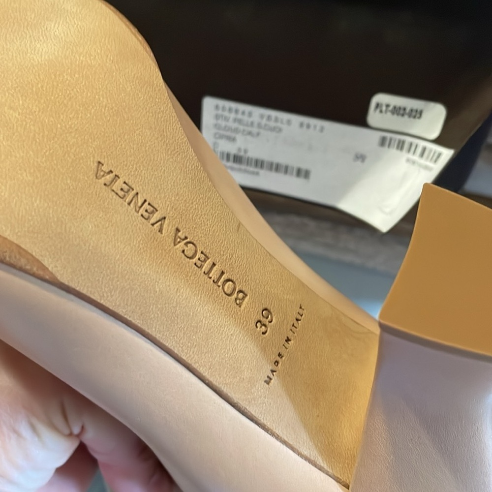 Bottega Veneta Leather Pull-On Boot - Picture 9 of 15